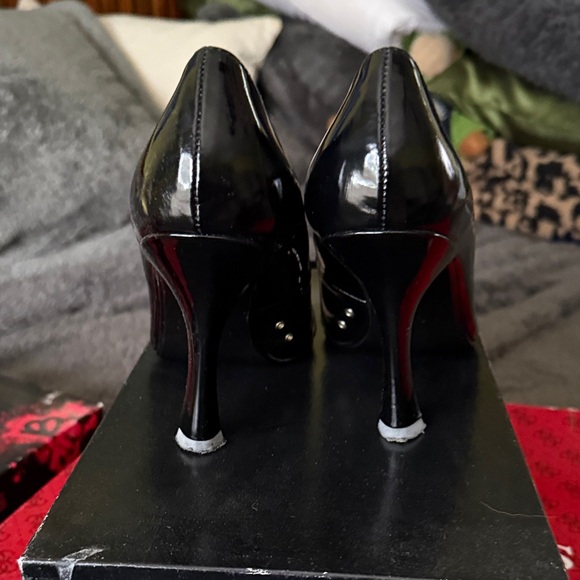 Guess Black Patent Leather Heels with Mesh Detail - Picture 4 of 4